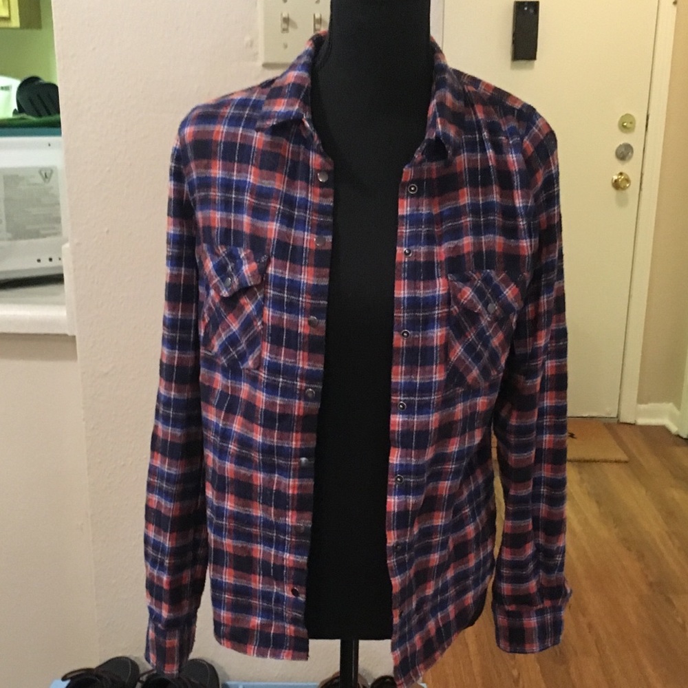 ⭐️ 5/25 Love Tree Plaid Shirt